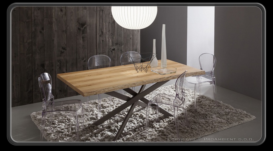 razstavljalci MOS, miza, okna, vrata